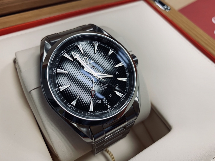 Aqua Terra GMT黑面開箱