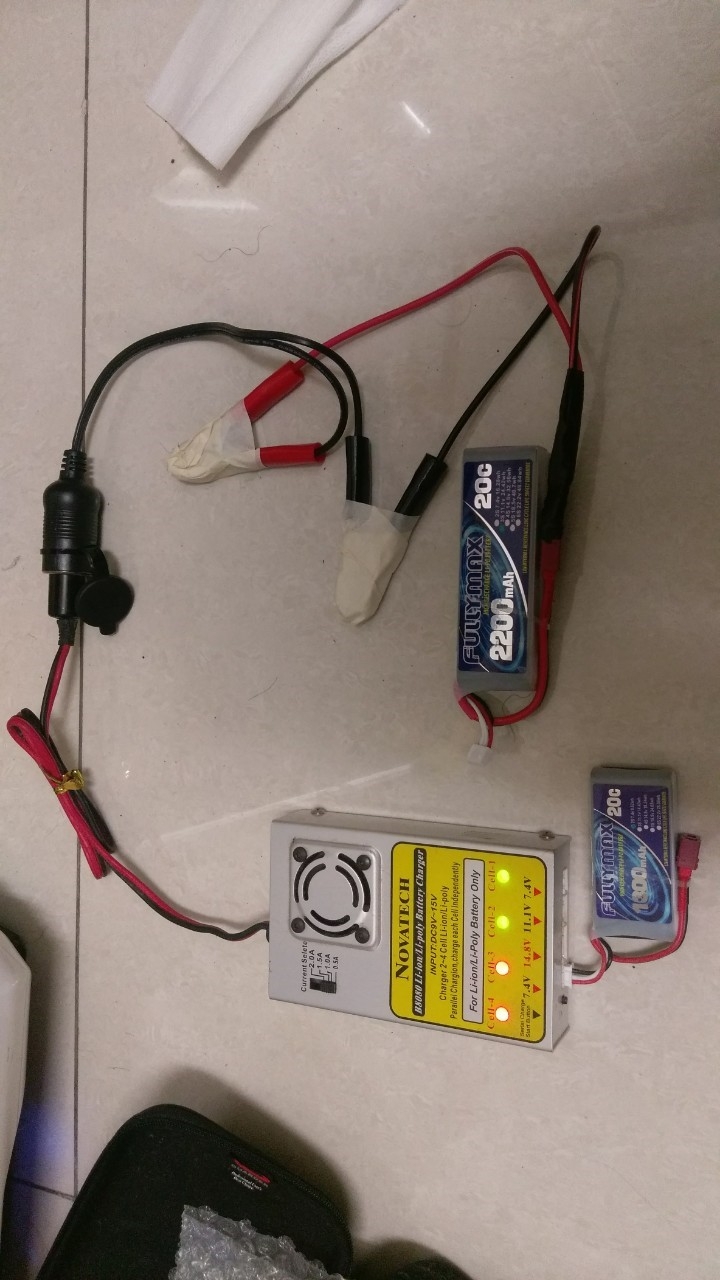 利用鋰電池專用充電器，11.1V大鋰電池 充 7.4V小鋰電池
