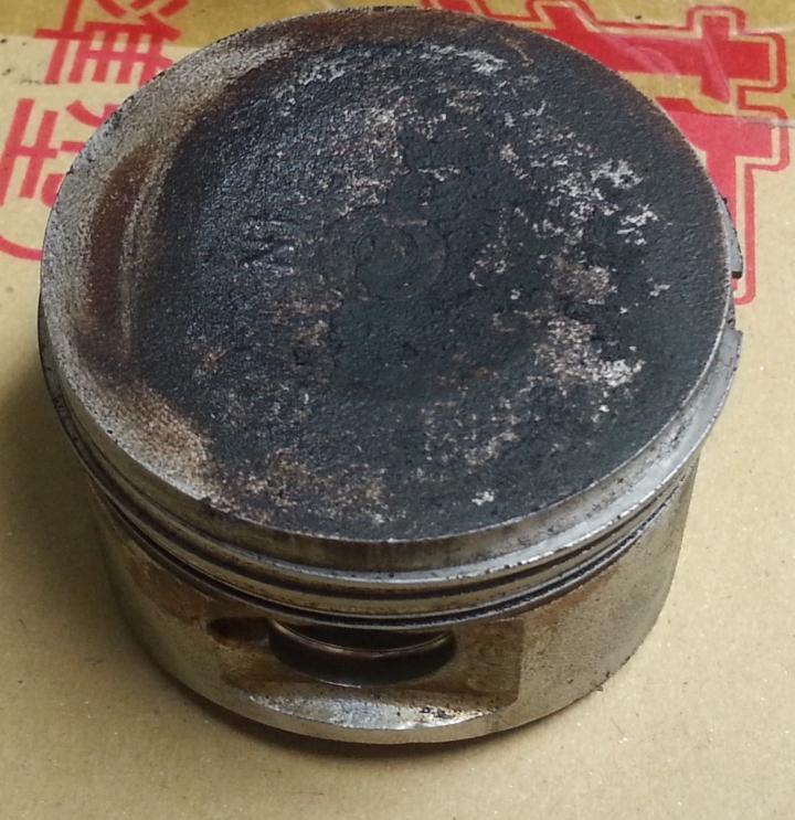 (通勤者觀點)活塞汽缸組的積碳照片分享(19/10/11新增SWING 125汽缸積碳)
