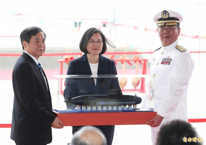 【潛艦國造開箱】 小英總統拿潛艦模型有【X型尾舵】