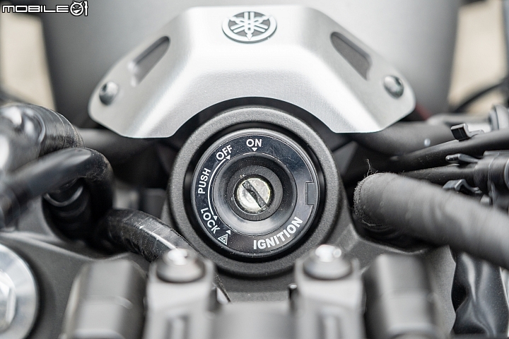 YAMAHA XSR700 試駕 迷人又不失運動性的新古典車款