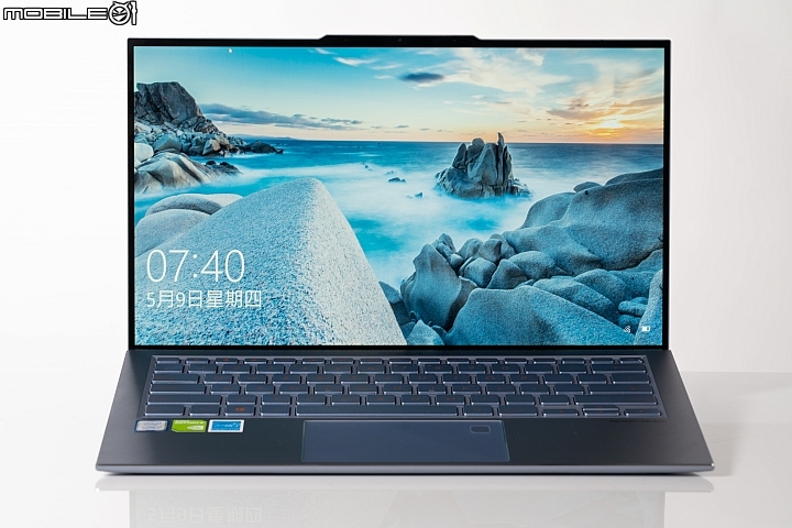 ASUS ZenBook S13 UX392 輕、薄、美三位一體！