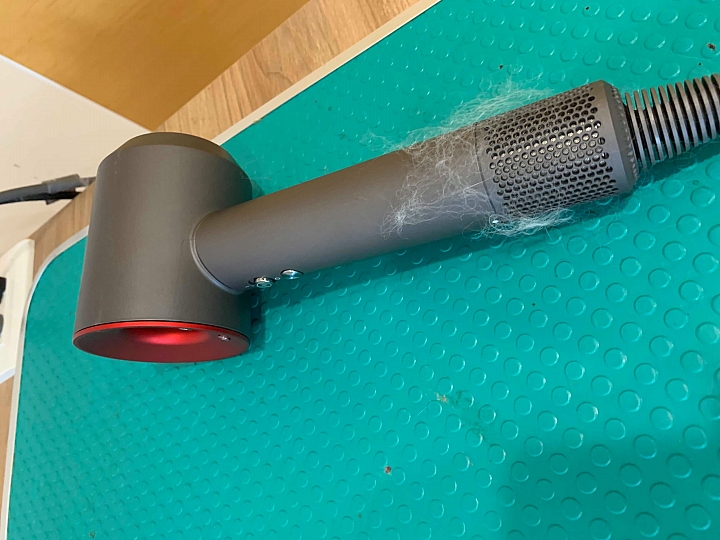 【開箱】真的假的 ?  買一台DYSON吹風機給貓主子吹毛用