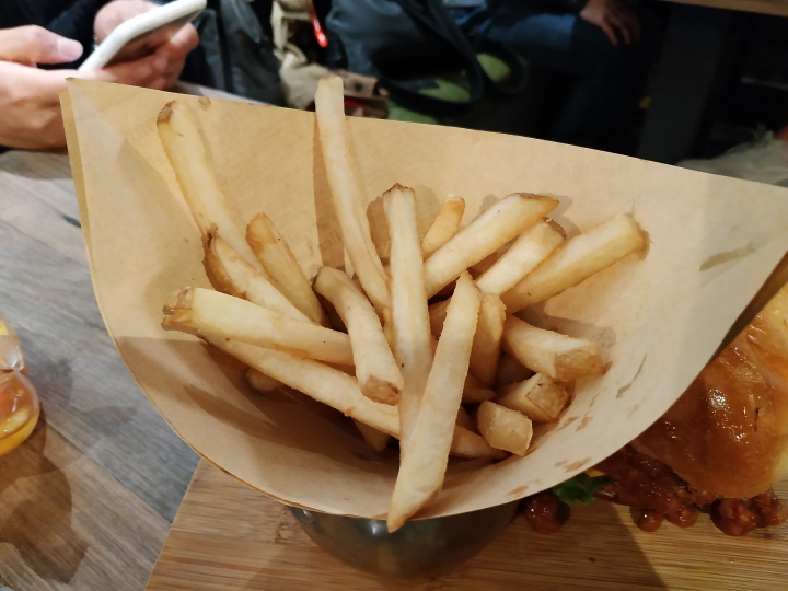 [食記] 臺北市 文山區  PATIO 46 — 好吃的美式漢堡