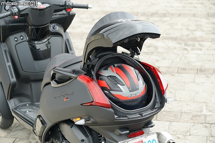 【採訪】三輪獅群來襲 PEUGEOT Metropolis 400 RX-R / 400 ALLURE 登台實拍介紹