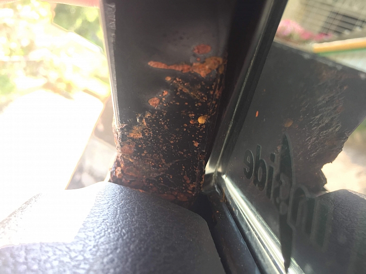 車門鏽蝕嚴重~~已至消保處協調但公司無誠意解決