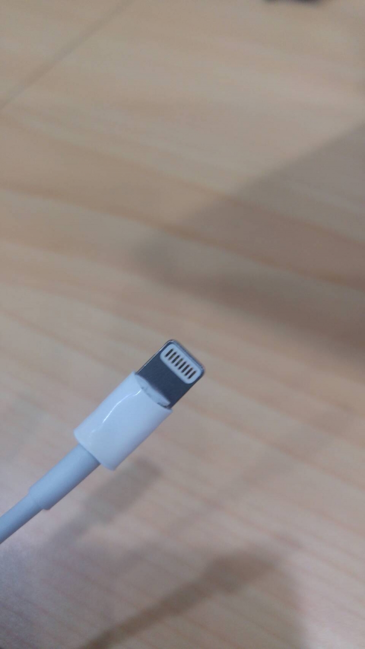 Iphone XR 充電接頭融化燙到