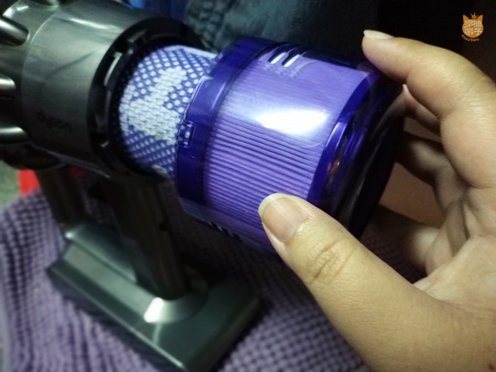《Dyson V11™無線吸塵器》柚子多樂貓爺堂試用報告：看貓奴宅夫妻如何將貓毛、灰塵肆虐的老房子打掃乾淨