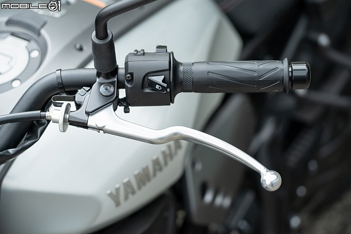 YAMAHA XSR700 試駕 迷人又不失運動性的新古典車款