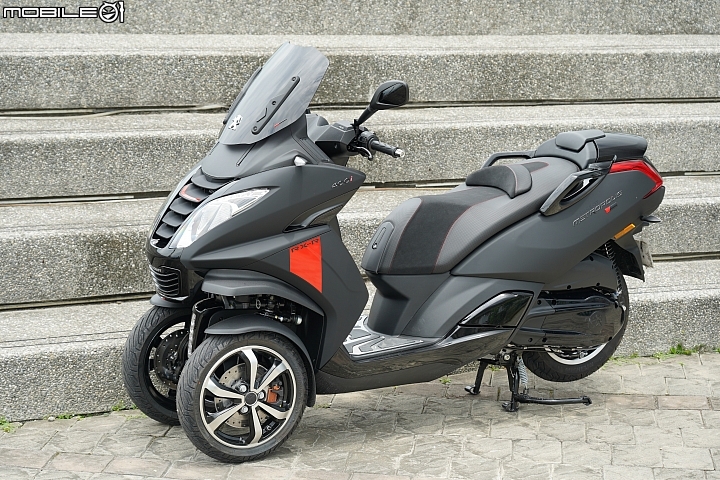 【採訪】三輪獅群來襲 PEUGEOT Metropolis 400 RX-R / 400 ALLURE 登台實拍介紹