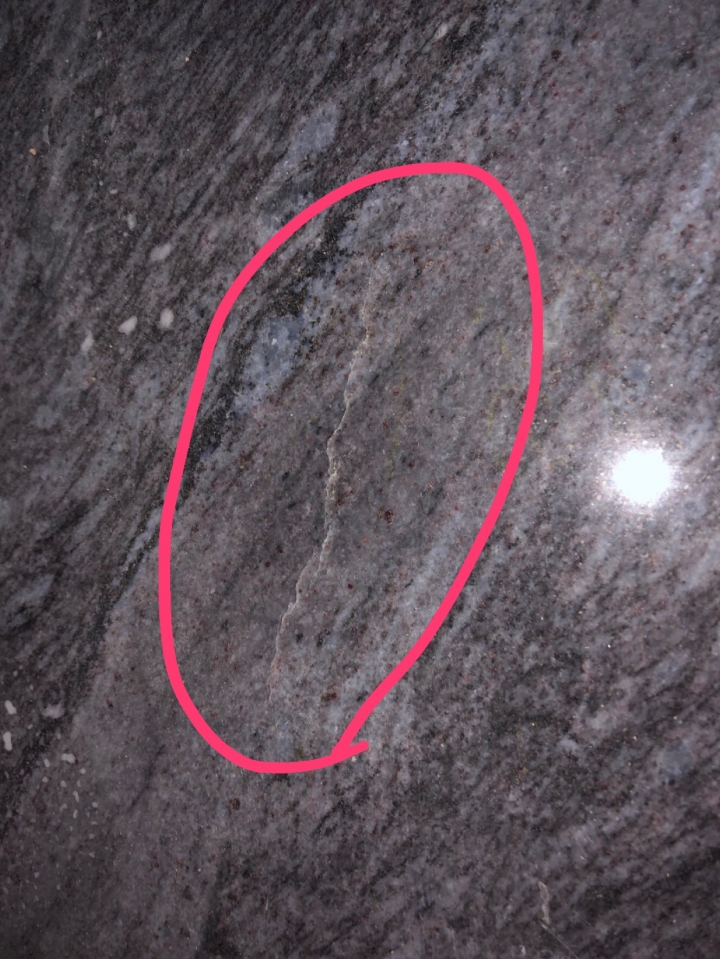 [裝修]鋪設花崗石地板時有些隙縫大小不一 請問這樣 正常嗎?