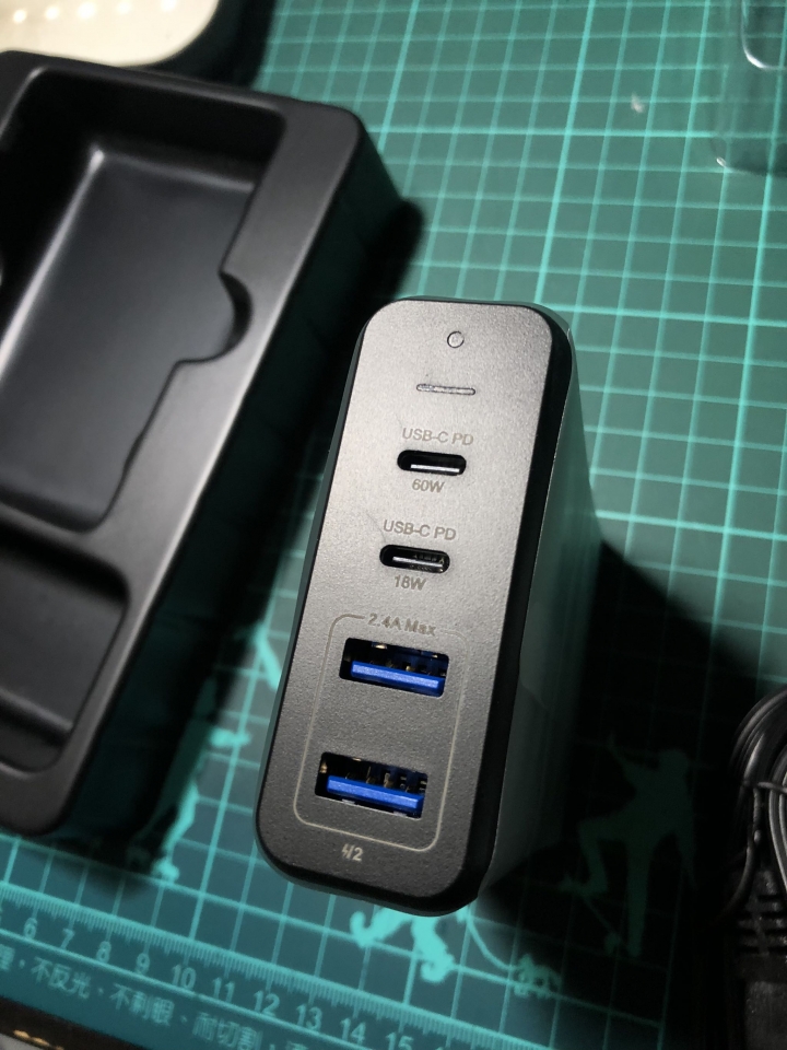 <開箱>satechi 75W 雙PD 4埠充電器