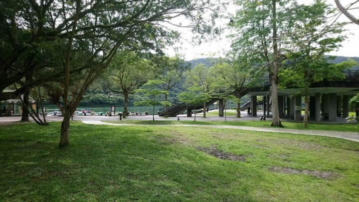 花蓮、宜蘭、東北角悠悠哉哉四天三夜親子之旅Day2-2行程~]山中的優美湖畔~鯉魚潭~踩船及騎腳踏車的好去處