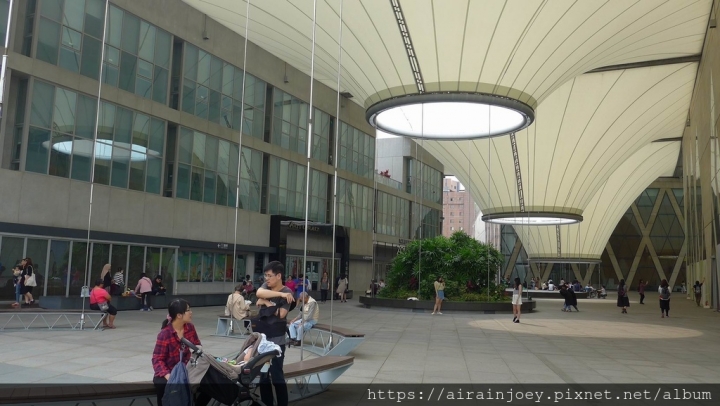 景點極短篇-高雄市-鳳山區-大東文化藝術中心(特色建築與羊群雕塑)