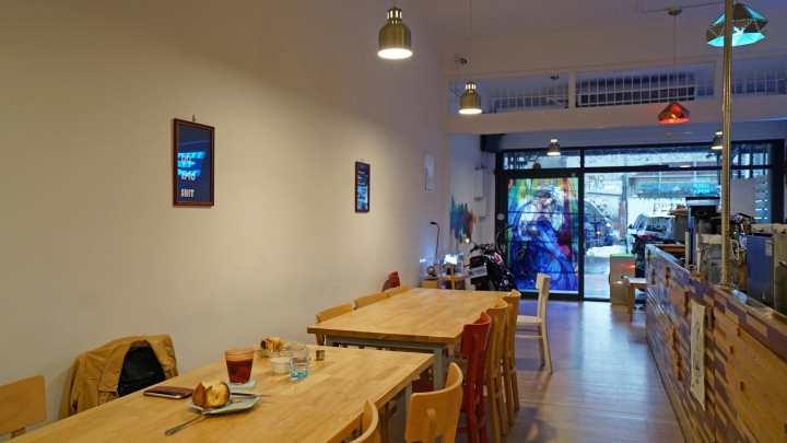 [食記] 新竹。吉十咖啡 肉桂捲 甜點 專業烘焙教室GODSPEED CAFÉ \x26 BAKERY。文青咖啡店+專業烘焙教室!點飲料只要再加49元就有超值早餐!下午茶聚餐推薦!