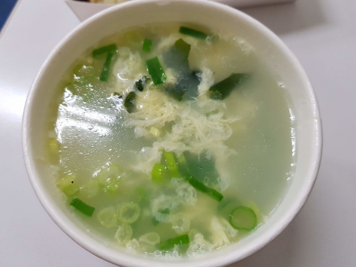 苗栗頭份上公園[鮮肉湯包] TVBS食尚玩家報導美食~湯包大顆又多汁~~葱花醬汁很有特色~搭配蛋花湯或其它湯都很美味呀! 2019食記