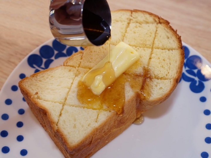 [食記] 新竹。吉十咖啡 肉桂捲 甜點 專業烘焙教室GODSPEED CAFÉ \x26 BAKERY。文青咖啡店+專業烘焙教室!點飲料只要再加49元就有超值早餐!下午茶聚餐推薦!