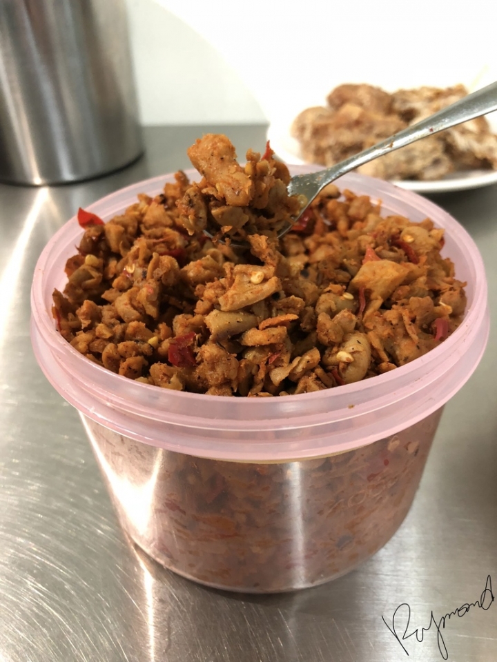 ＝台中美食＝  廣三sogo旁 麻辣麵線.香雞排.花枝丸 /  超人氣巷弄小吃  / 老闆，菜單全部來一份！
