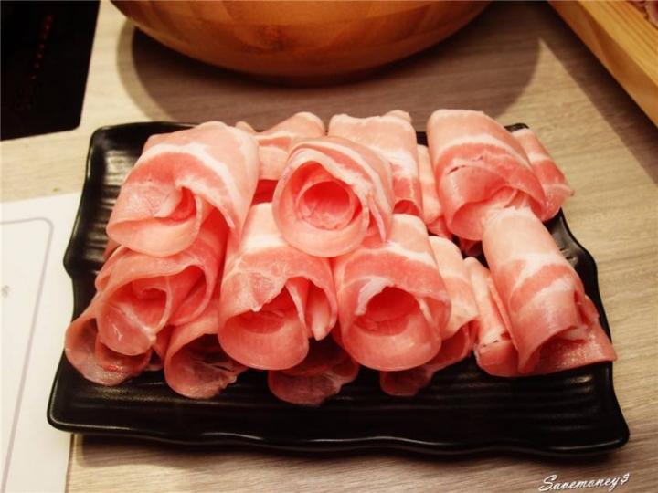 愛食鍋台中西屯店|熊熊泡湯鍋來囉,還有量身高送肉肉 - 達人Emily的播報台