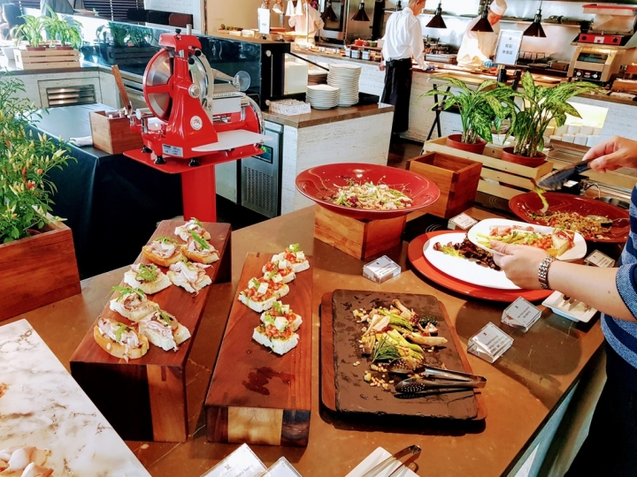 台北市信義區 [寒舍艾麗酒店 LA FARFALLA義式餐廳] 2019/3月換全新菜單 點主餐+半自助式吃到飽之高級精緻風義式料理 2019食記 重要節日聚餐好去處