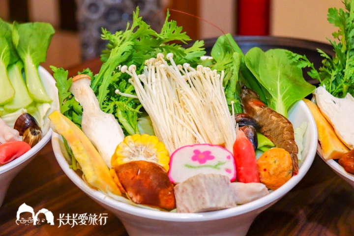 宜蘭火鍋-石老頭石頭火鍋|百元有找超高CP值火鍋!平價麻辣火鍋東門夜市旁