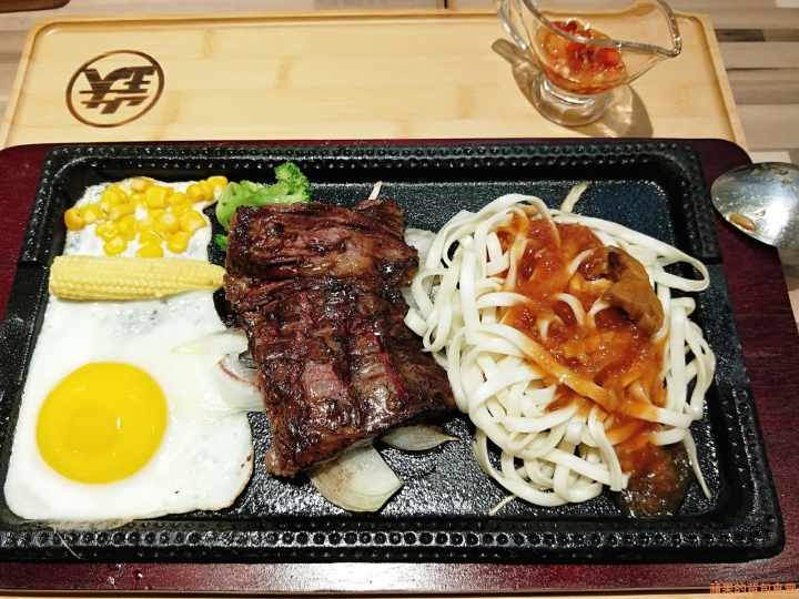 [食記] 新竹東區 - 鉄火牛排 TEKKA STEAK 頂級和牛 增肌減脂 大肌肌套餐 和牛咖哩 和牛滷肉飯 珍珠花生豆花自助吃到飽 關廟鐵板麵 初次遇見美味和牛橫膈膜 新竹美食