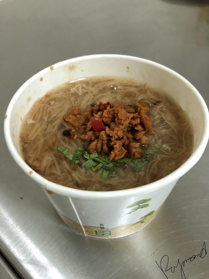 ＝台中美食＝  廣三sogo旁 麻辣麵線.香雞排.花枝丸 /  超人氣巷弄小吃  / 老闆，菜單全部來一份！
