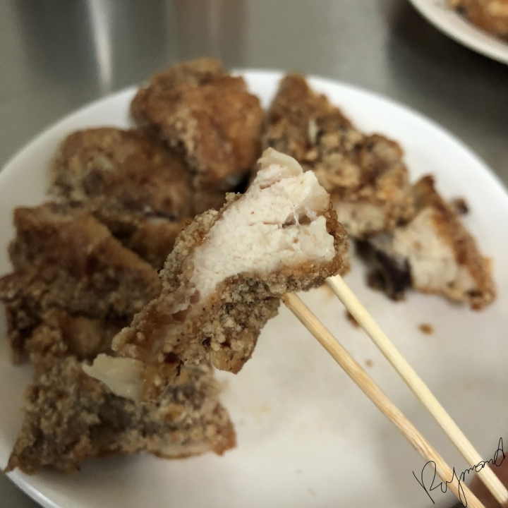 ＝台中美食＝  廣三sogo旁 麻辣麵線.香雞排.花枝丸 /  超人氣巷弄小吃  / 老闆，菜單全部來一份！
