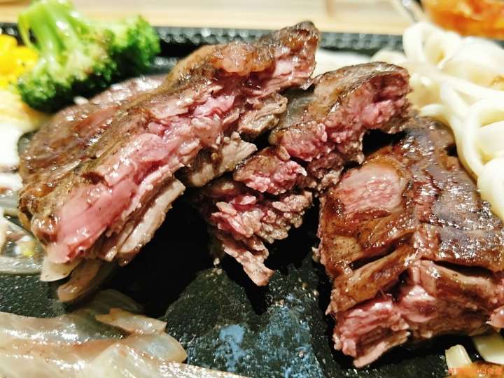 [食記] 新竹東區 - 鉄火牛排 TEKKA STEAK 頂級和牛 增肌減脂 大肌肌套餐 和牛咖哩 和牛滷肉飯 珍珠花生豆花自助吃到飽 關廟鐵板麵 初次遇見美味和牛橫膈膜 新竹美食