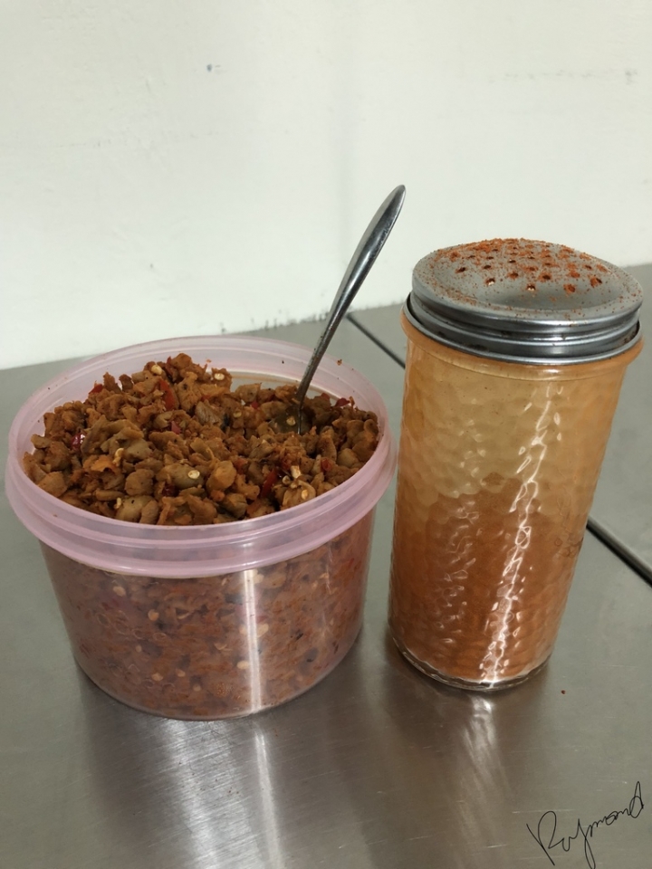 ＝台中美食＝  廣三sogo旁 麻辣麵線.香雞排.花枝丸 /  超人氣巷弄小吃  / 老闆，菜單全部來一份！