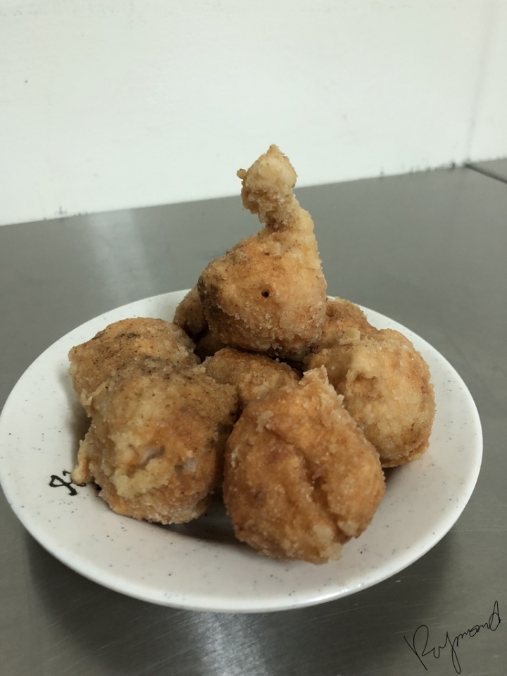 ＝台中美食＝  廣三sogo旁 麻辣麵線.香雞排.花枝丸 /  超人氣巷弄小吃  / 老闆，菜單全部來一份！