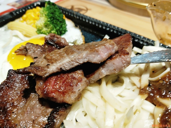 [食記] 新竹東區 - 鉄火牛排 TEKKA STEAK 頂級和牛 增肌減脂 大肌肌套餐 和牛咖哩 和牛滷肉飯 珍珠花生豆花自助吃到飽 關廟鐵板麵 初次遇見美味和牛橫膈膜 新竹美食