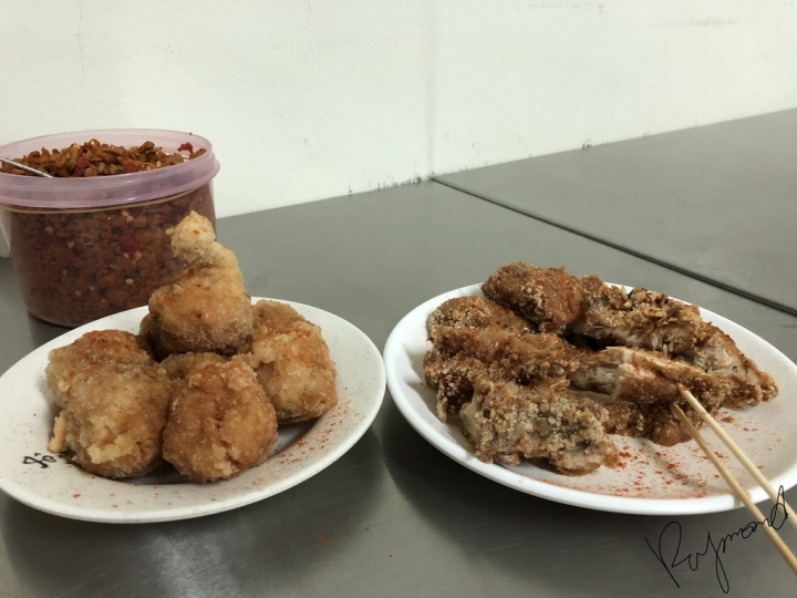 ＝台中美食＝  廣三sogo旁 麻辣麵線.香雞排.花枝丸 /  超人氣巷弄小吃  / 老闆，菜單全部來一份！