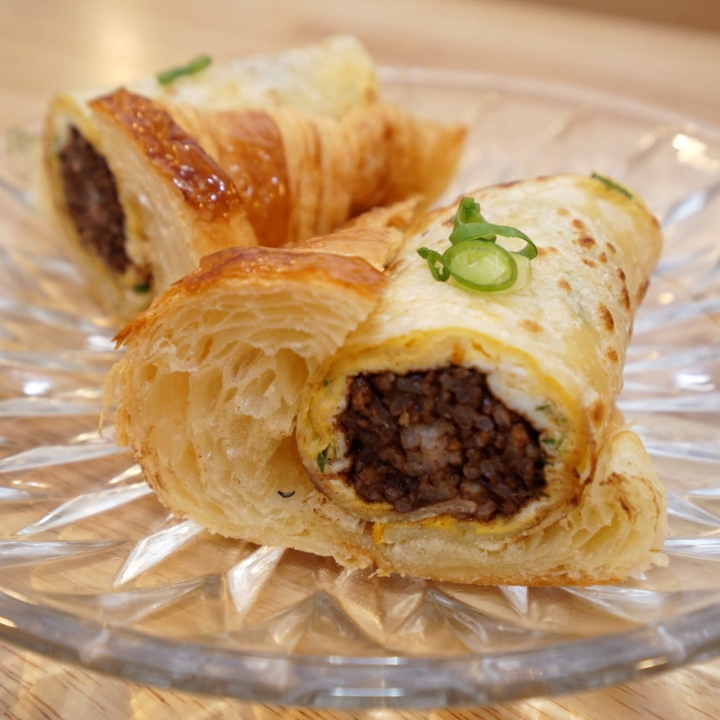 [食記] 新竹。吉十咖啡 肉桂捲 甜點 專業烘焙教室GODSPEED CAFÉ \x26 BAKERY。文青咖啡店+專業烘焙教室!點飲料只要再加49元就有超值早餐!下午茶聚餐推薦!