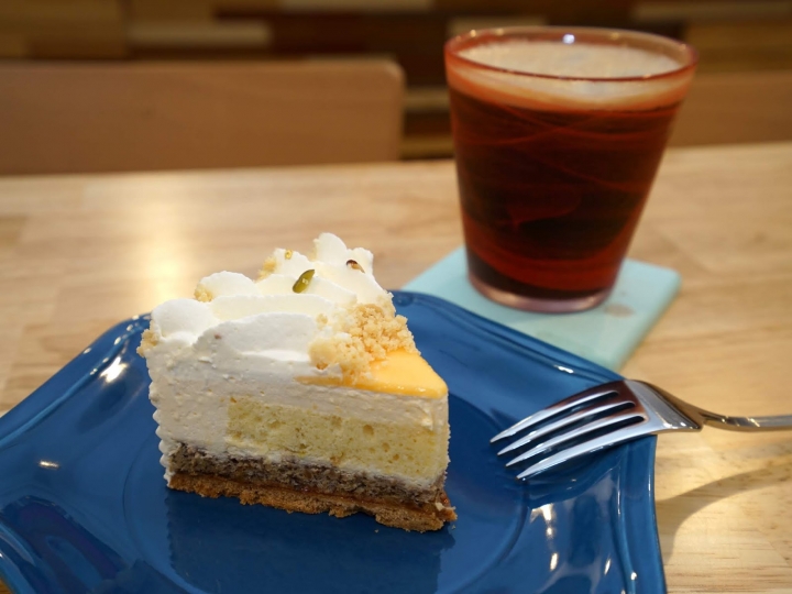 [食記] 新竹。吉十咖啡 肉桂捲 甜點 專業烘焙教室GODSPEED CAFÉ \x26 BAKERY。文青咖啡店+專業烘焙教室!點飲料只要再加49元就有超值早餐!下午茶聚餐推薦!