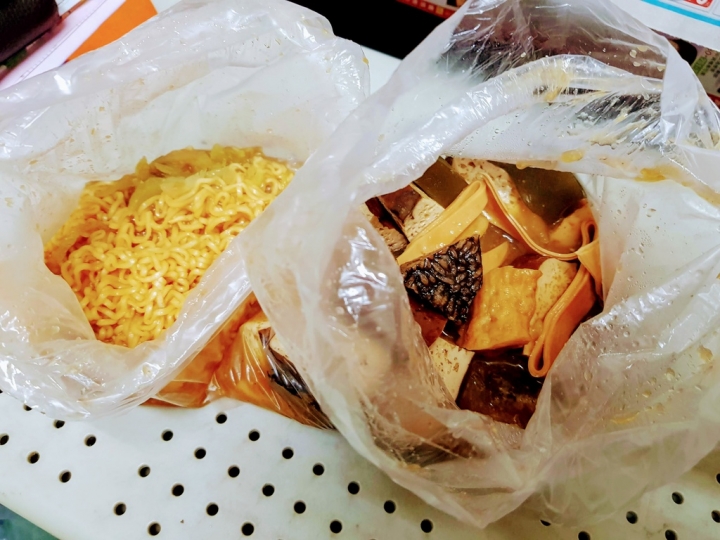 彰化市 [食神滷味-彰化彰美店] 2019食記~ 有3種醬汁可以選-獨門招牌醬/爆紅麻辣燙/清爽和風燙, 價位也很OK啦! 生意挺好!