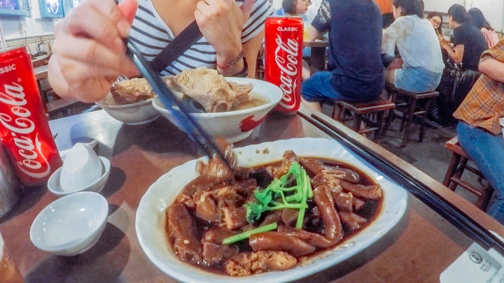 【新加坡Ep6】必吃美食特輯之松發肉骨茶！克拉碼頭河岸美麗夜景與酒吧一條街｜Clarke Quay｜Singapore｜旅行，路上。