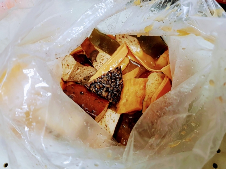 彰化市 [食神滷味-彰化彰美店] 2019食記~ 有3種醬汁可以選-獨門招牌醬/爆紅麻辣燙/清爽和風燙, 價位也很OK啦! 生意挺好!