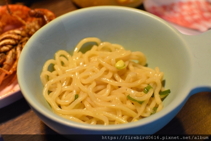 [桃園-中壢-中美路]華麗時尚的吃貨--『水貨』 烤魚麻辣火鍋