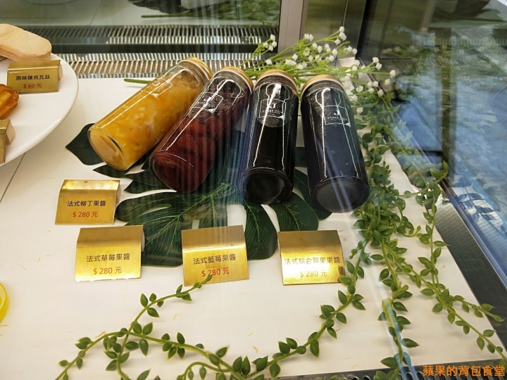 [食記] - 新竹東區 BONNE NUIT 晚安點心坊 隱身住宅區內的甜點 悠閒午後的小確幸 餅乾塔類蛋糕 甜螞蟻大饗宴 新竹美食 宅配美食 新竹伴手禮