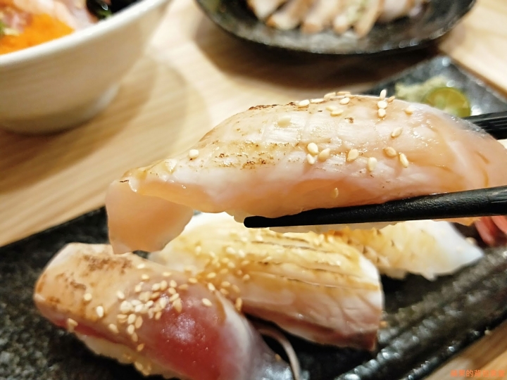 [食記] 新竹北區 - 花沺すし日式料理 生魚片丼飯 茶碗蒸 唐揚炸雞 火烤松阪豬 握壽司 慢工出細活的美味 值得細細品嚐與等待 新竹美食