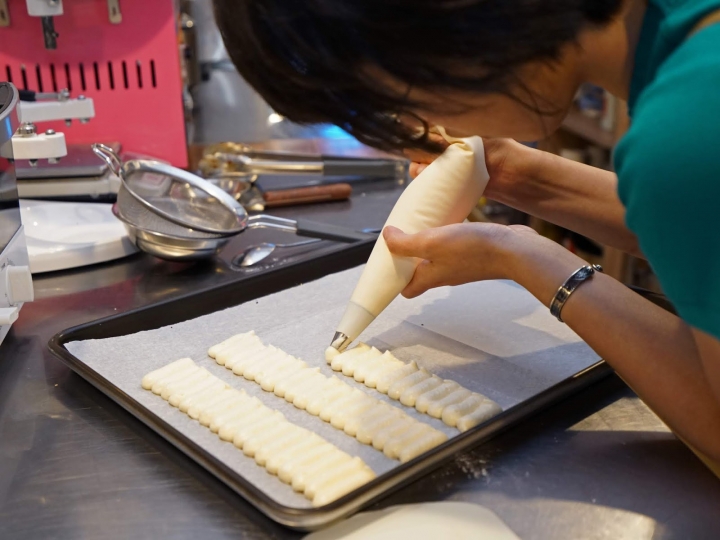 [食記] 新竹。吉十咖啡 肉桂捲 甜點 專業烘焙教室GODSPEED CAFÉ \x26 BAKERY。文青咖啡店+專業烘焙教室!點飲料只要再加49元就有超值早餐!下午茶聚餐推薦!
