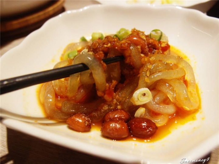 愛食鍋台中西屯店|熊熊泡湯鍋來囉,還有量身高送肉肉 - 達人Emily的播報台