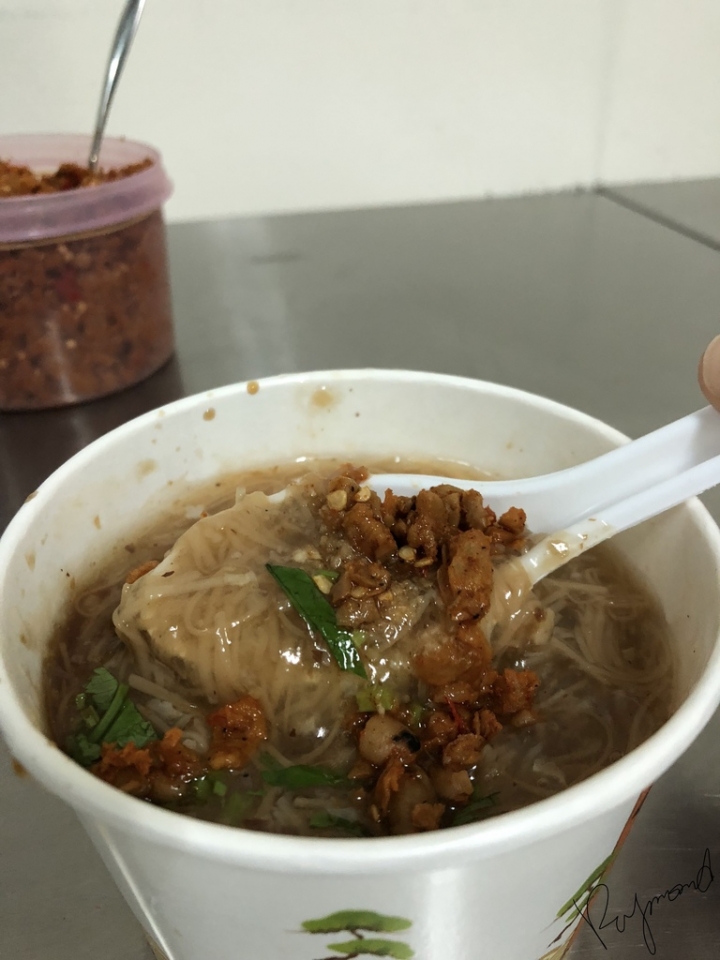 ＝台中美食＝  廣三sogo旁 麻辣麵線.香雞排.花枝丸 /  超人氣巷弄小吃  / 老闆，菜單全部來一份！