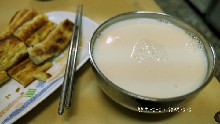 |台中| 巨人傳統早餐 | 燒餅酥脆，選擇多份量足的優秀早餐店