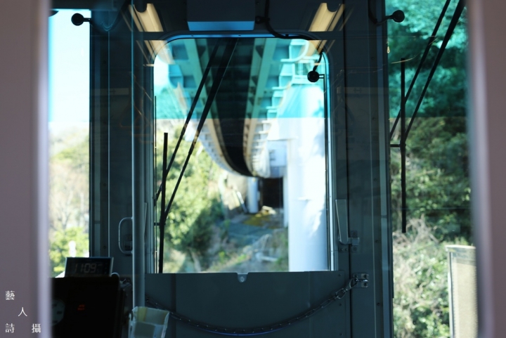 從天空通往海邊的雲霄漫步.日本《湘南單軌電車》
