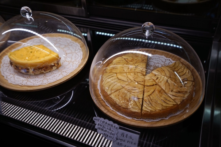 [食記] 新竹。吉十咖啡 肉桂捲 甜點 專業烘焙教室GODSPEED CAFÉ \x26 BAKERY。文青咖啡店+專業烘焙教室!點飲料只要再加49元就有超值早餐!下午茶聚餐推薦!