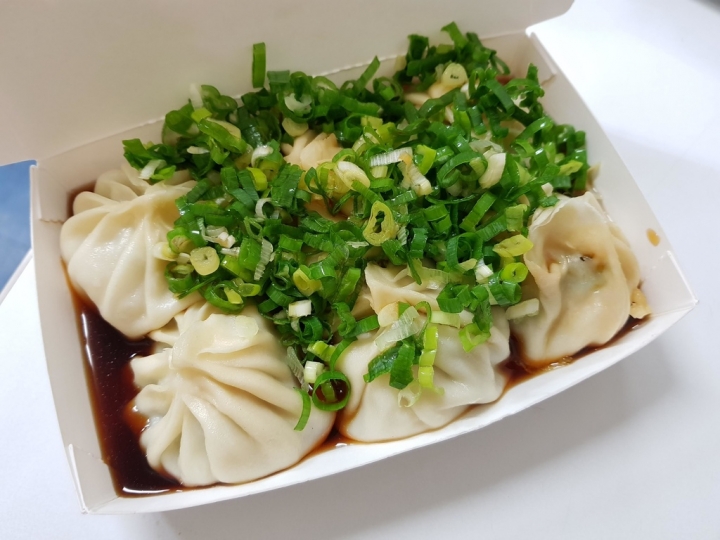 苗栗頭份上公園[鮮肉湯包] TVBS食尚玩家報導美食~湯包大顆又多汁~~葱花醬汁很有特色~搭配蛋花湯或其它湯都很美味呀! 2019食記
