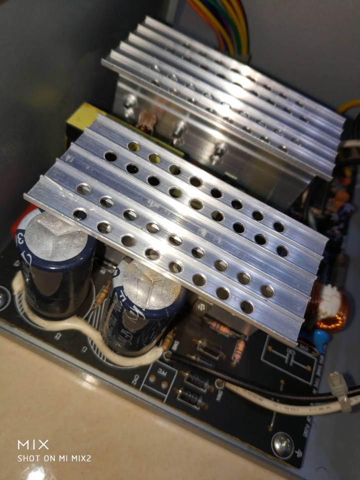 這兩顆電源供應器品質如何 有高手來看看嗎