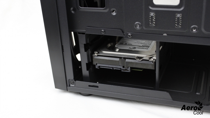 點我看大圖 愛樂酷AeroCool Bolt閃電,與世界冠軍選手聯名?!